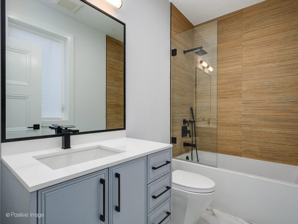 1741 N Rockwell St Chicago IL 60647 USA-024-017-0024-MLS_Size